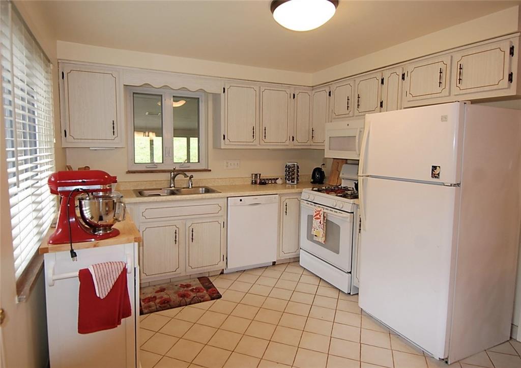 226 Rockingham Road Pittsburgh, PA 15238 - Photo 8 of 25 Gallery Image 8