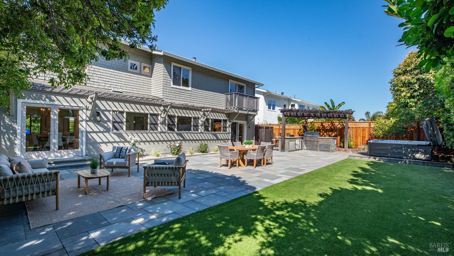 98 Surfwood Circle San Rafael, CA 94901 - Photo 3 of 65