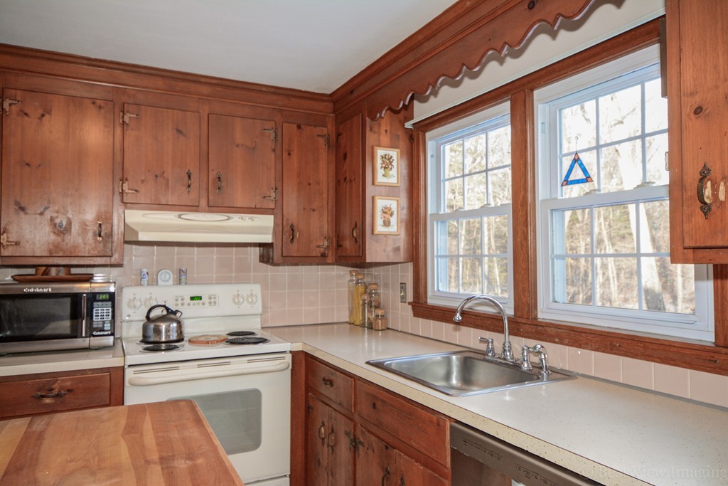 28 Horseshoe Road Chelmsford, MA 01824 - Photo 8 of 29 Gallery Image 8