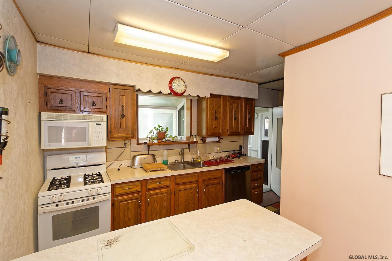 921 Randall Road Niskayuna, NY 12309 - Photo 8 of 33 Photo 8