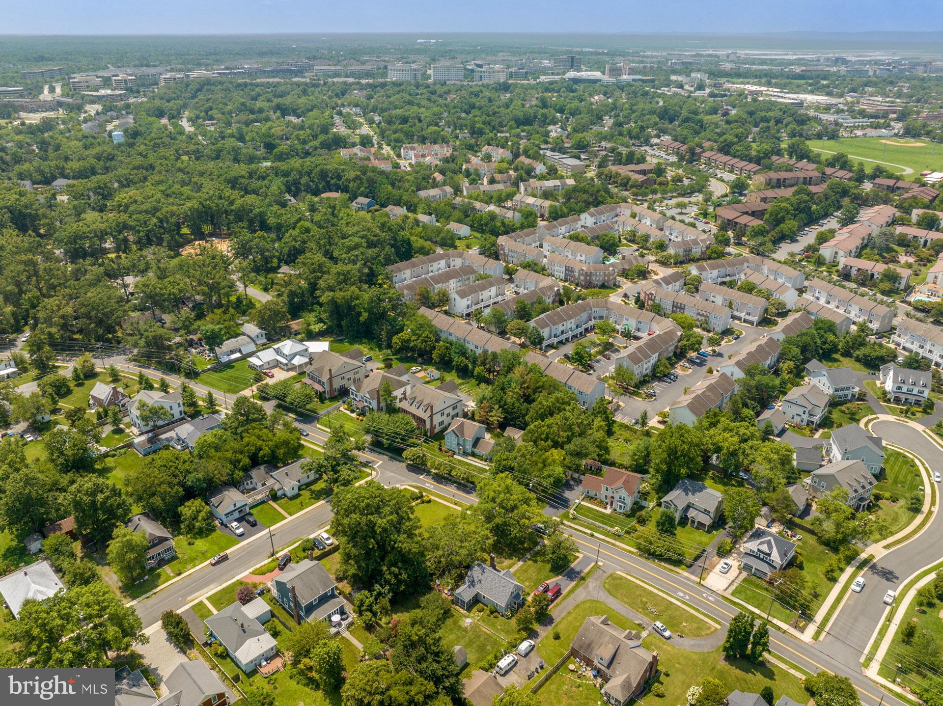 631 Spring Street Herndon, VA 20170 - Photo 2 of 70
