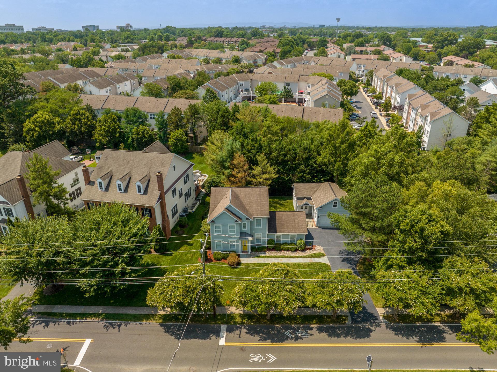 631 Spring Street Herndon, VA 20170 - Photo 3 of 70