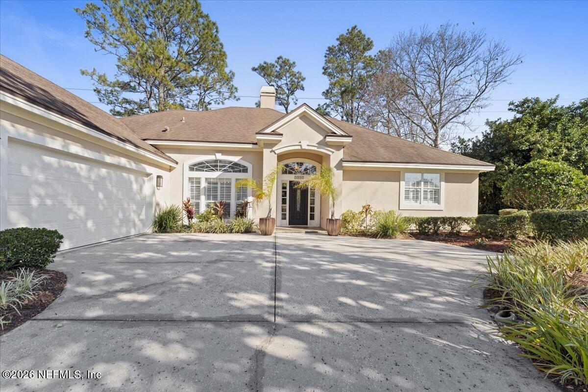 9957 Chelsea Lake Road Jacksonville, FL 32256 - Photo 4 of 73 a view of a house with a garden