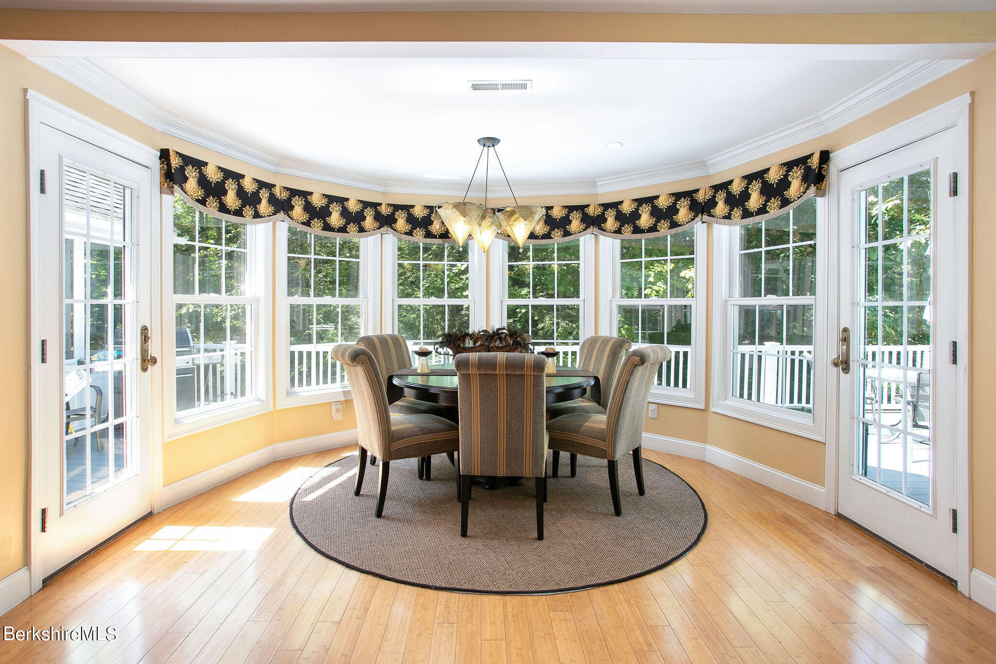 372 Deer Run Otis, MA 01253 - Photo 8 of 44 dining area