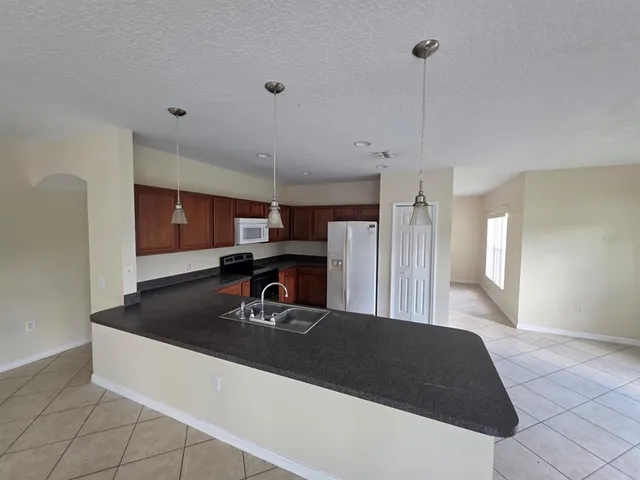 $2,100 | 442 Mulberry Court, Kissimmee, FL 34759