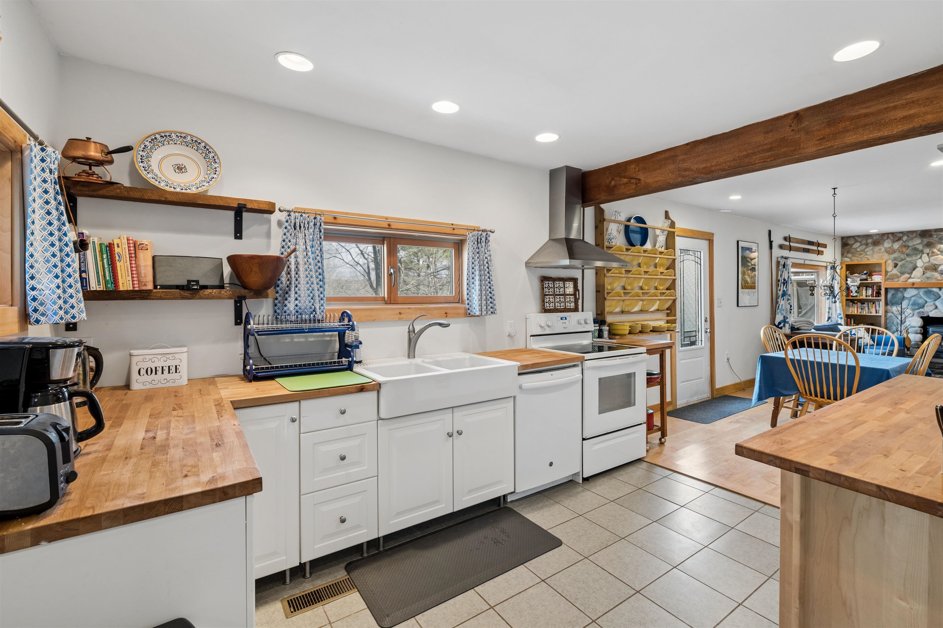 648 New Hampshire Rte 103 Sunapee, NH 03782 - Photo 9 of 28