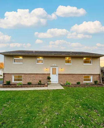 $325,000 | 149 Vernon Drive, Bolingbrook, IL 60440