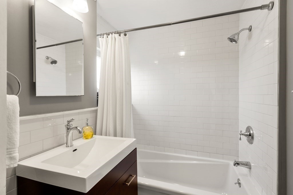 36 Magnolia Road Swampscott, MA 01907 - Photo 13 of 19 Gallery Image 13