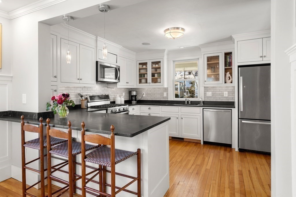 36 Magnolia Road Swampscott, MA 01907 - Photo 9 of 19 Gallery Image 9