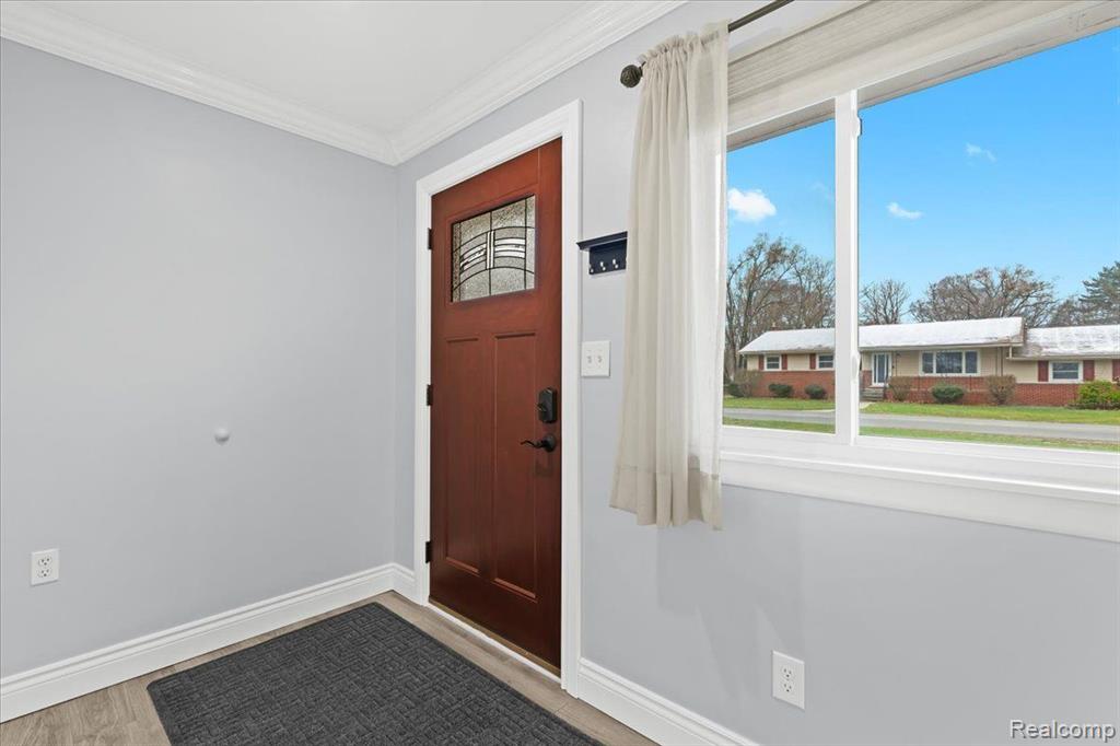 2627 Longview Avenue Rochester, MI 48307 - Photo 5 of 35