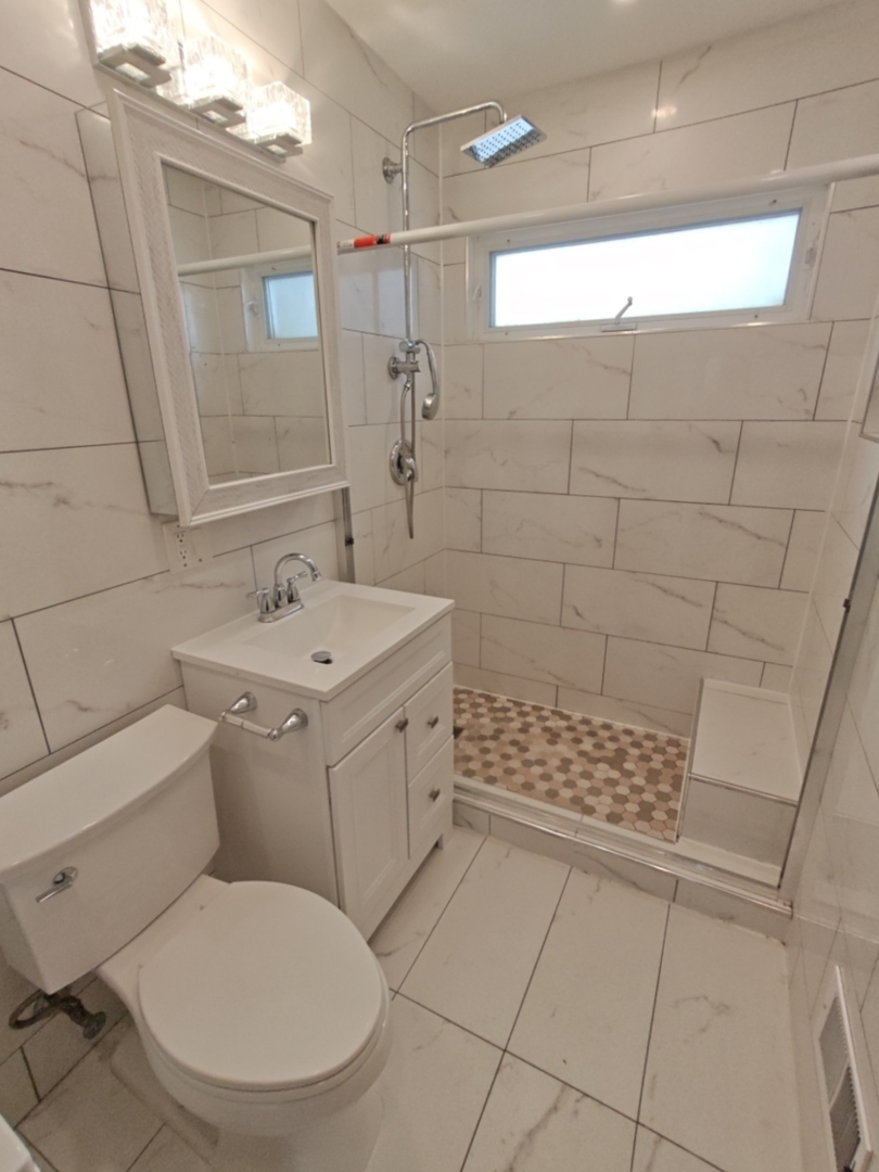 2437 West Balmoral Avenue, Unit 2 Chicago, IL 60625 - Photo 12 of 20