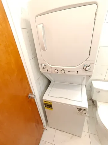 $2,000 | 2437 West Balmoral Avenue, Unit 2, Chicago, IL 60625