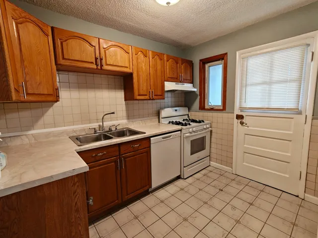 $2,000 | 2437 West Balmoral Avenue, Unit 2, Chicago, IL 60625