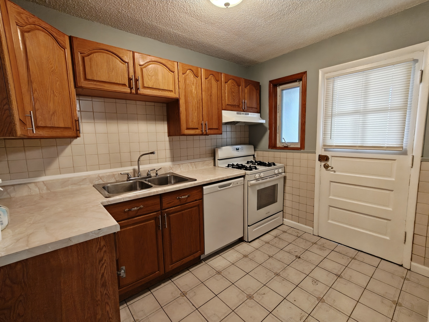 2437 West Balmoral Avenue, Unit 2 Chicago, IL 60625 - Photo 4 of 20