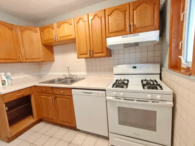 $2,000 | 2437 West Balmoral Avenue, Unit 2, Chicago, IL 60625