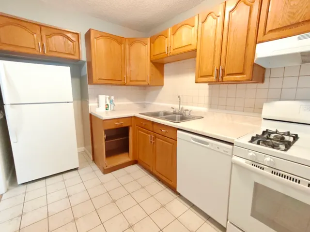 $2,000 | 2437 West Balmoral Avenue, Unit 2, Chicago, IL 60625