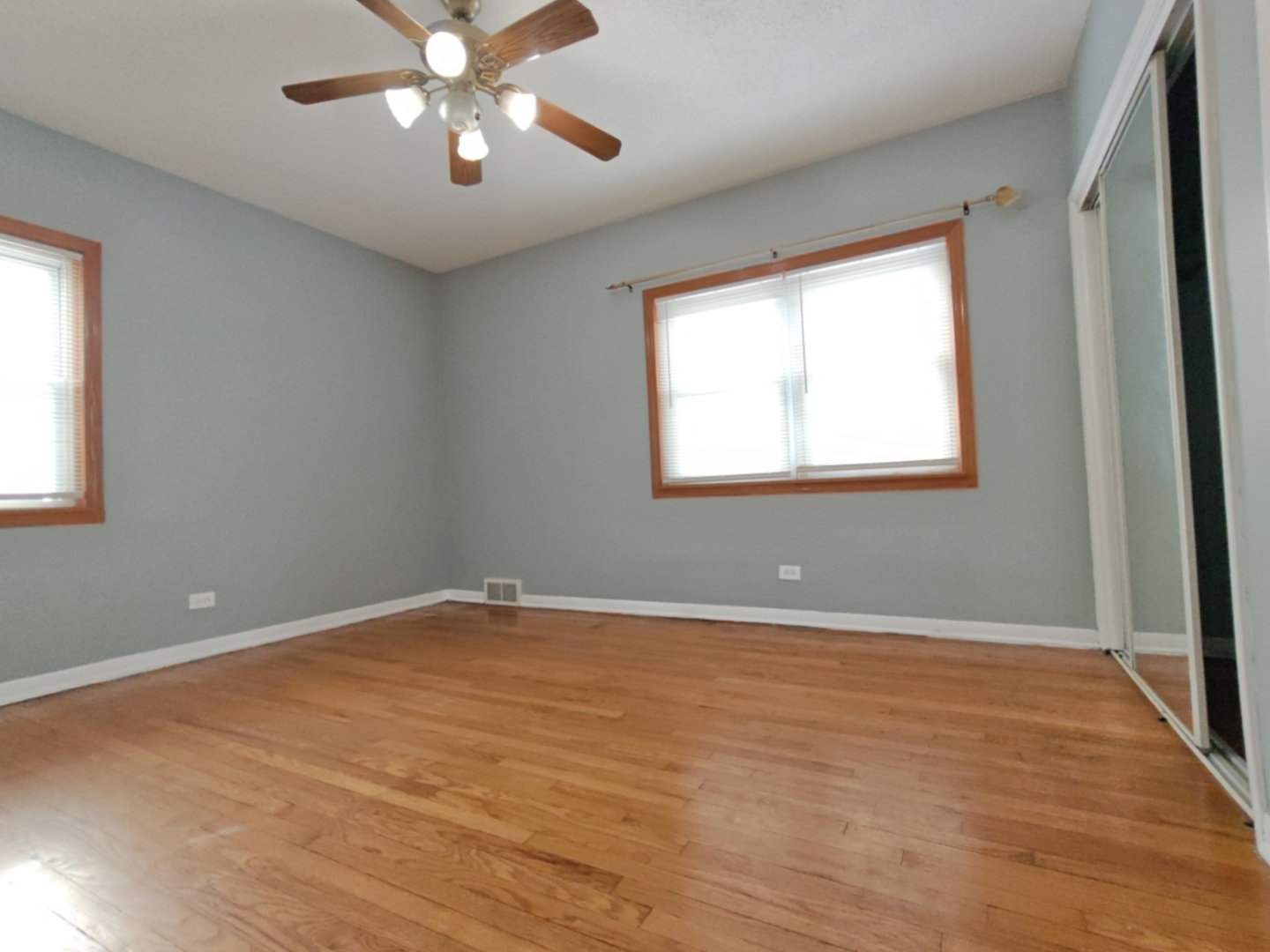 2437 West Balmoral Avenue, Unit 2 Chicago, IL 60625 - Photo 8 of 20