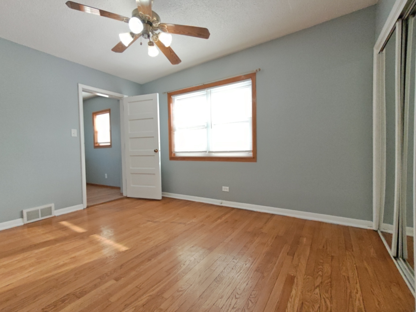 2437 West Balmoral Avenue, Unit 2 Chicago, IL 60625 - Photo 10 of 20