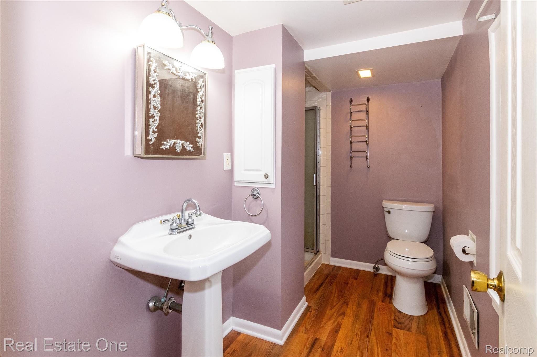 138 Benjamin Street Romeo, MI 48065 - Photo 24 of 26 Second Floor Bath