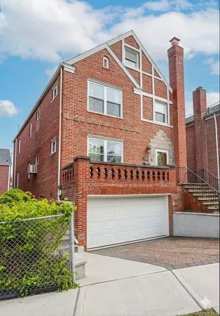 $1,288,000 | 1194 Lydig Avenue | Pelham Parkway