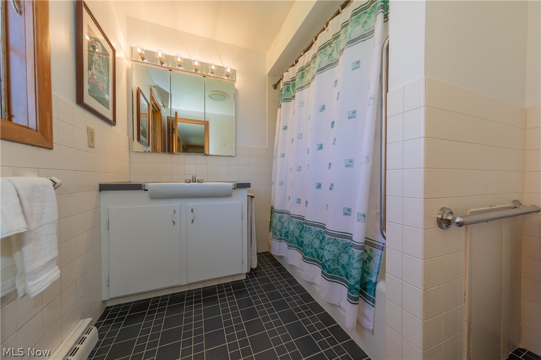 27555 Pergl Road Solon, OH 44139 - Photo 25 of 35 Master bath