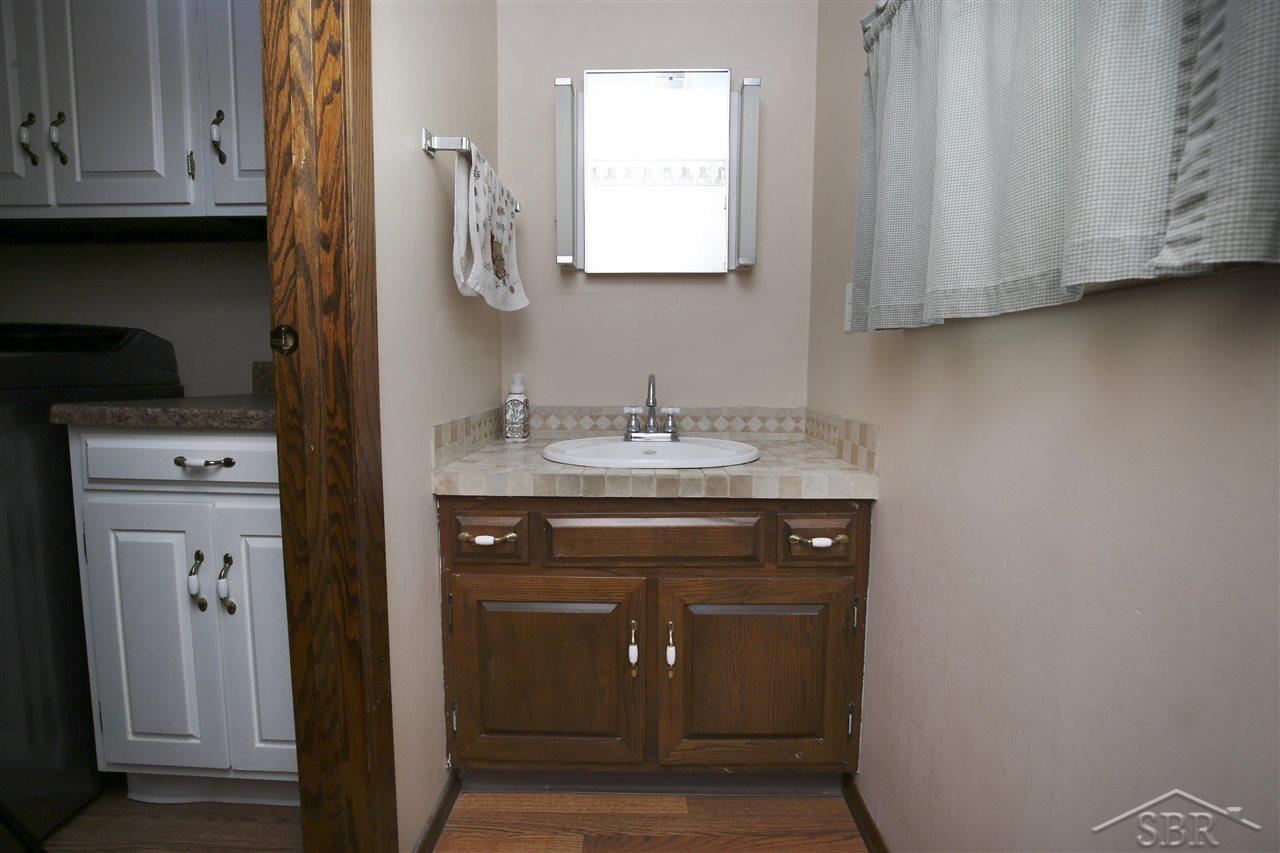 1890 East Brooks Road Midland, MI 48640 - Photo 27 of 53 50076548-26.JPG