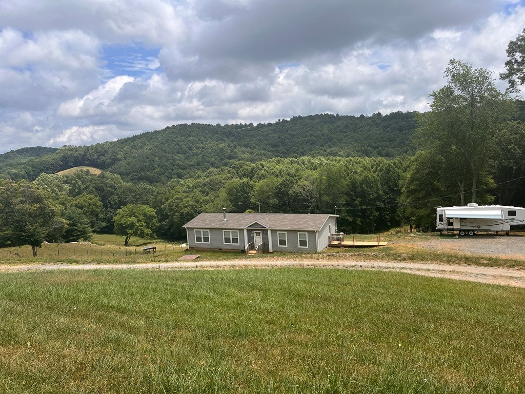 1891 Sandy Level Road Woodlawn, VA 24381 - Photo 6 of 64 Gallery Image 6