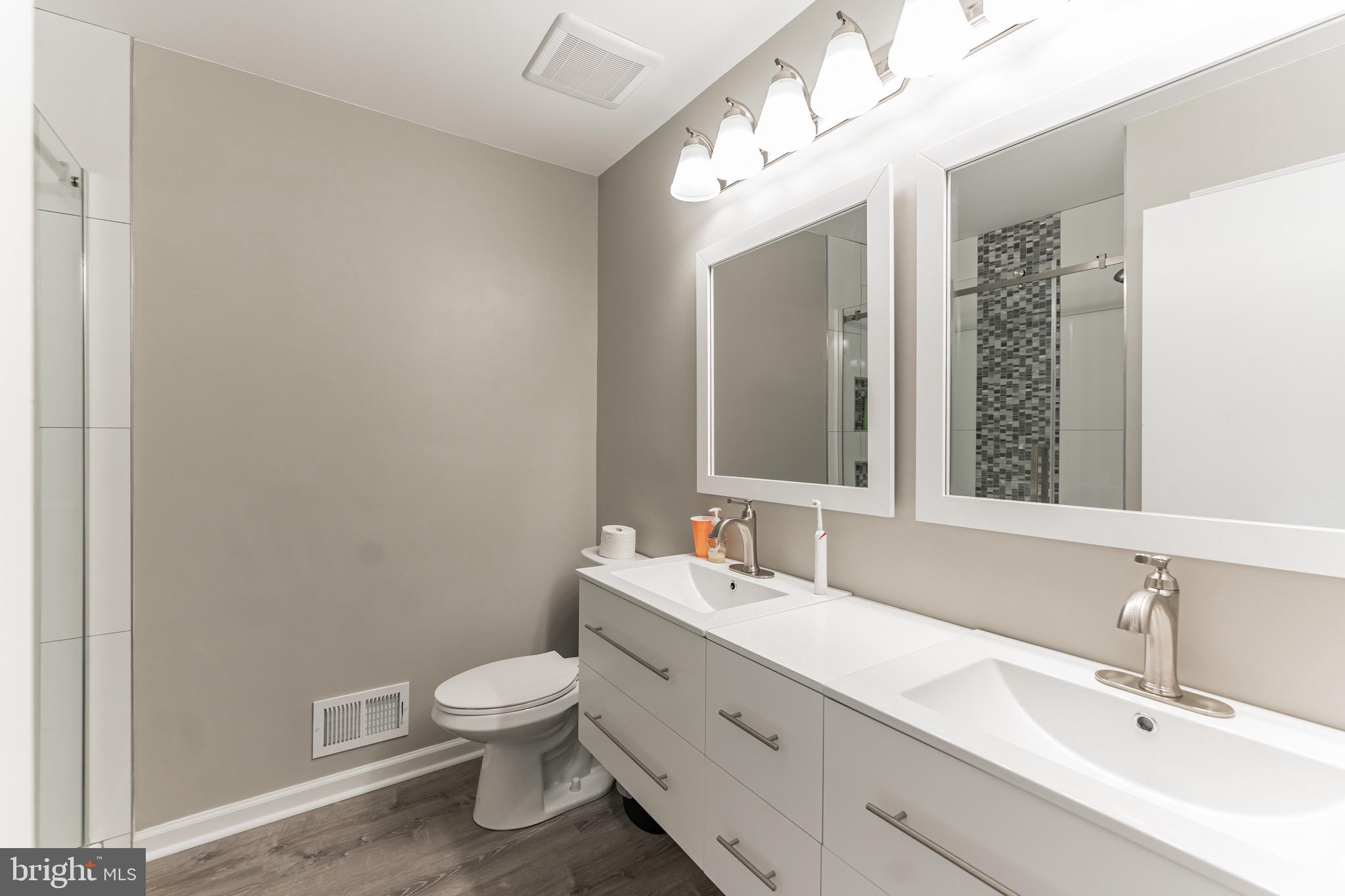 8 Ridgewood Way Burlington, NJ 08016 - Photo 22 of 31 Master Bath