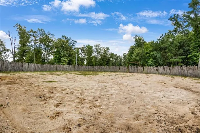 a view of a yard with an tree