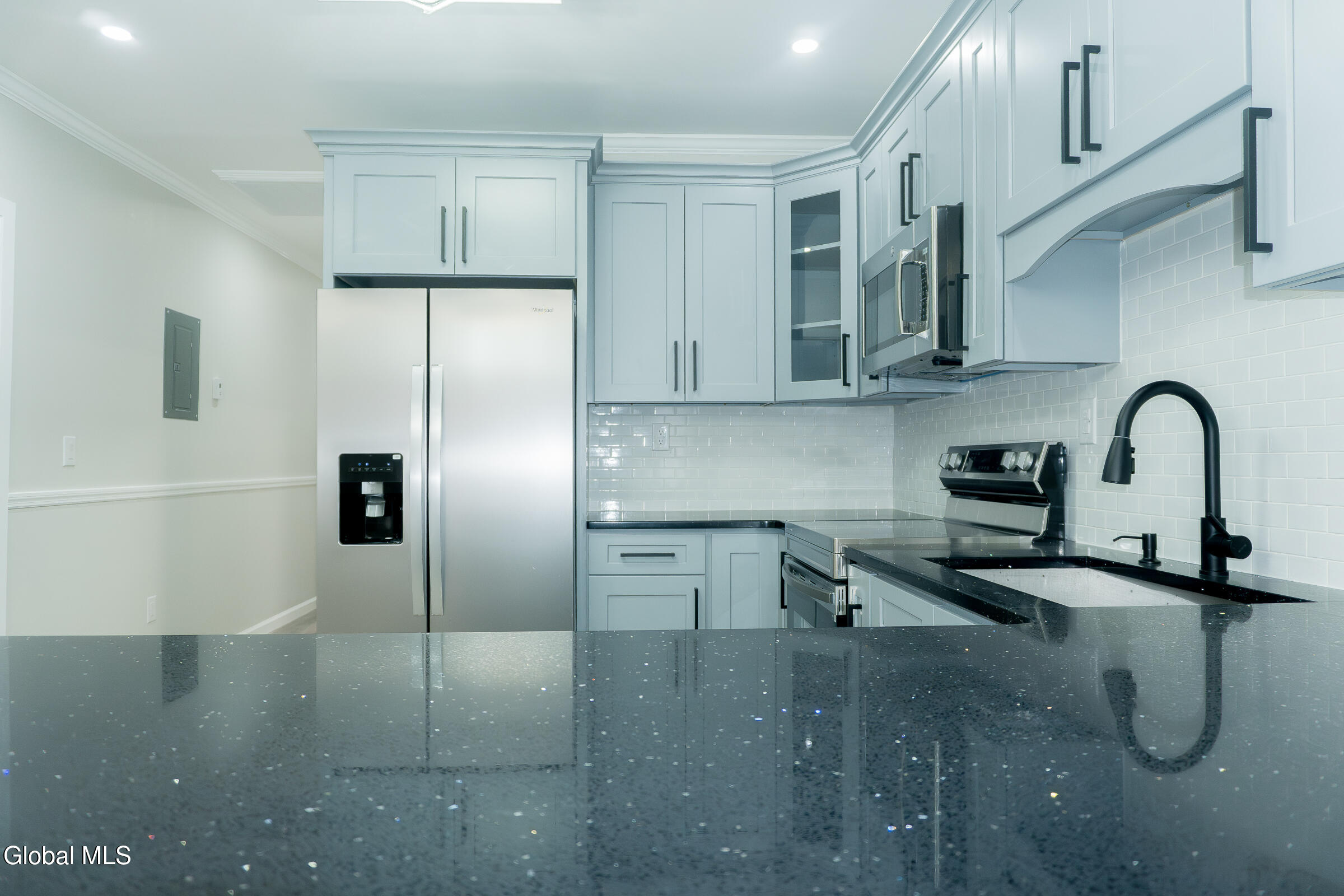 418 3rd Street, Unit 2 Schenectady, NY 12306 - Photo 7 of 29 _DSC2809