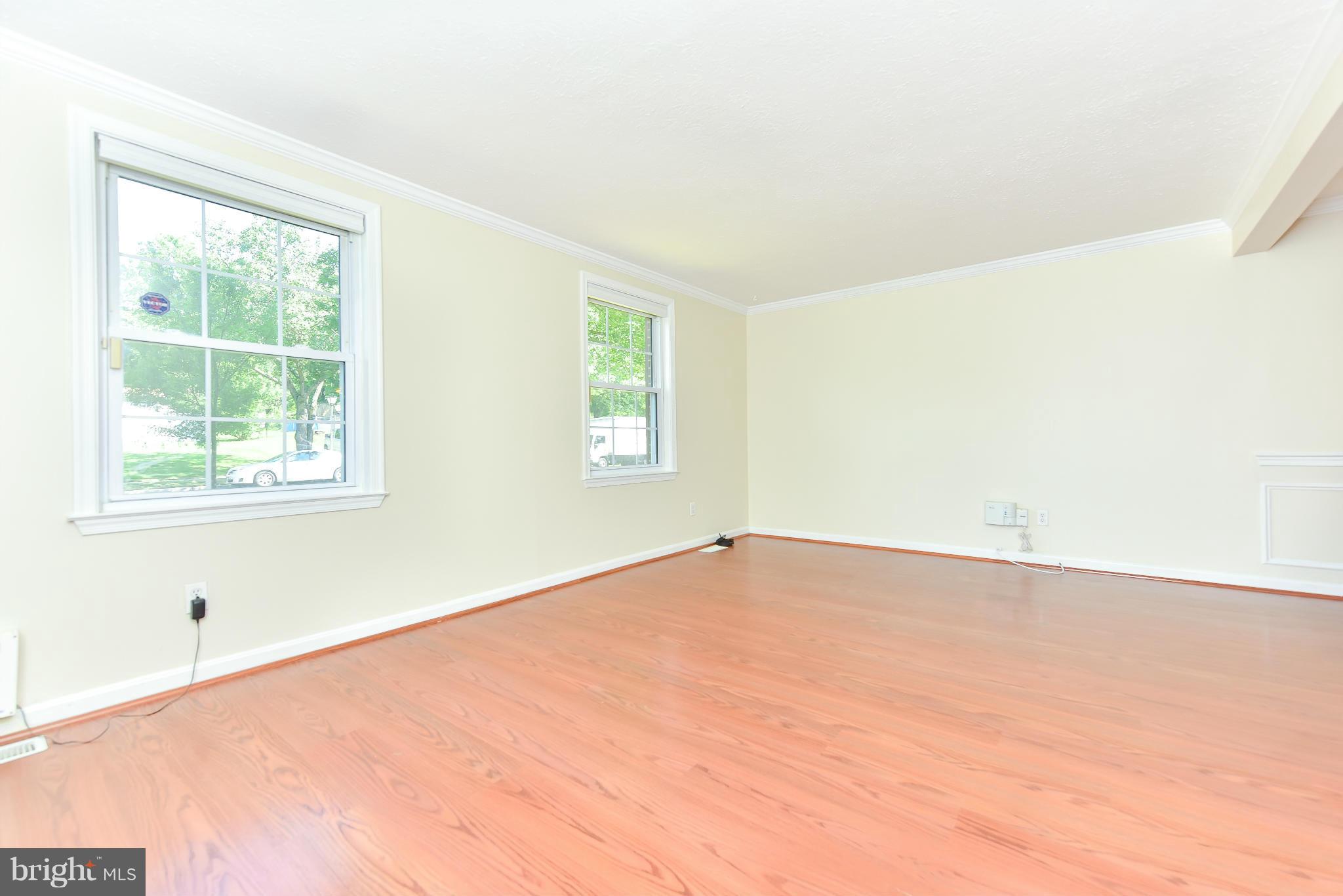 3711 Kidder Road Clinton, MD 20735 - Photo 2 of 30 Living Room
