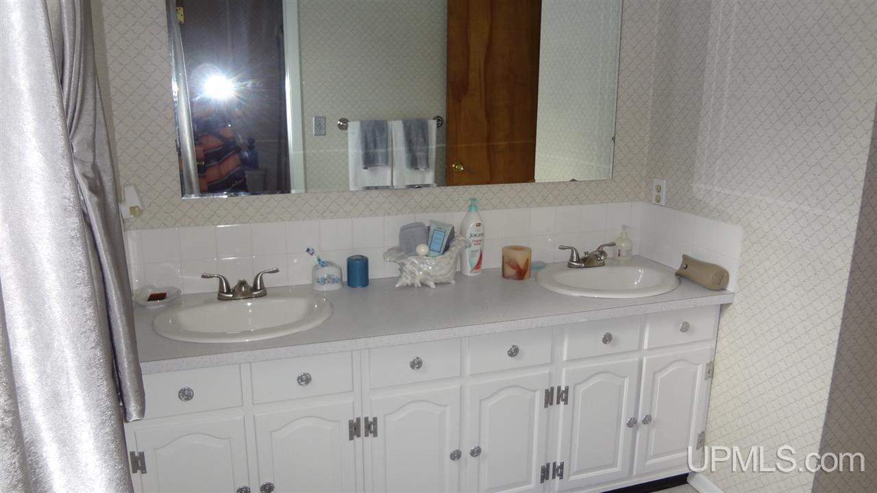 516 Riverside Road Marquette, MI 49855 - Photo 21 of 36