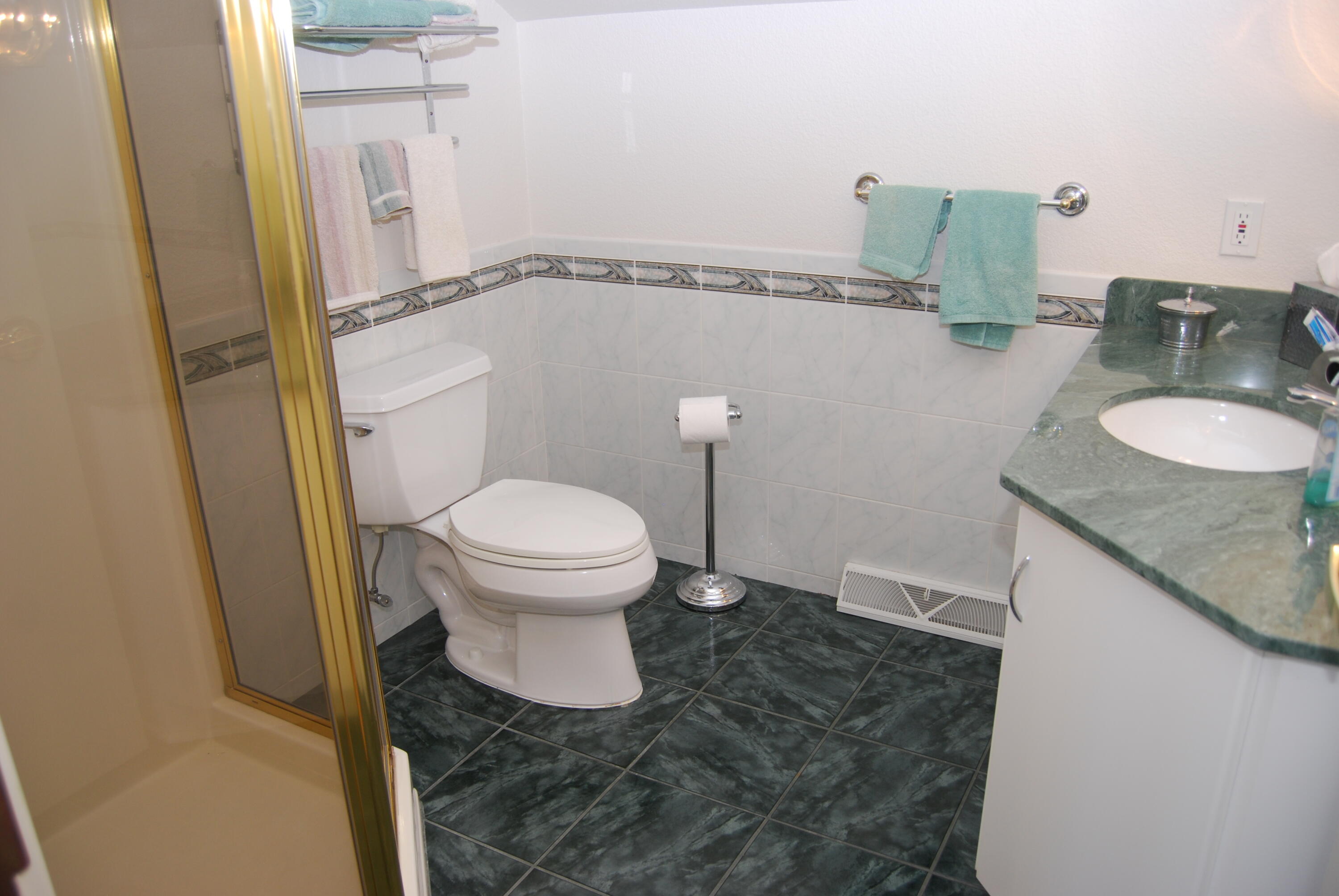 N6715 County Rd I Fredonia, WI 53021 - Photo 40 of 74 Upper Full Bath