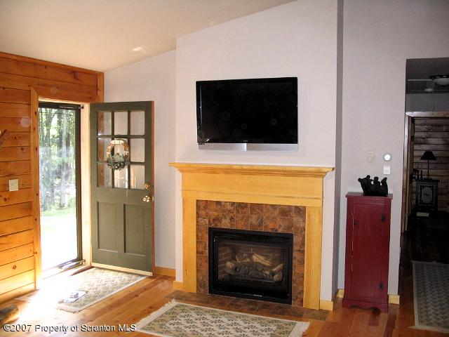 143 Johnson Road Canadensis, PA 18325 - Photo 3 of 15 Gallery Image 3
