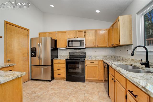 5265 Farm Ridge Place Colorado Springs, CO 80917 - Photo 10 of 37 Gallery Image 10