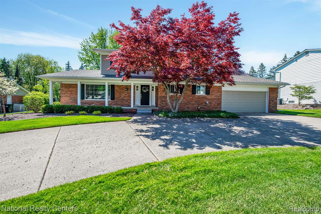 855 Bridgestone Drive Rochester Hills, MI 48309 - Photo 2 of 41