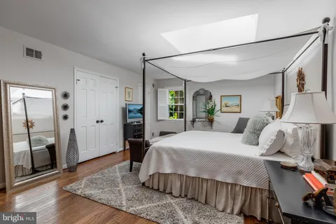 $1,250,000 | 1702 Mason Hill Drive, Alexandria, VA 22307