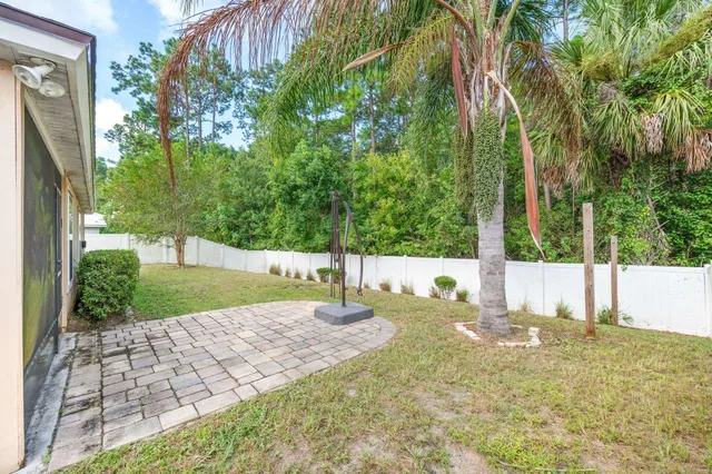 a view of a house with backyard and porch