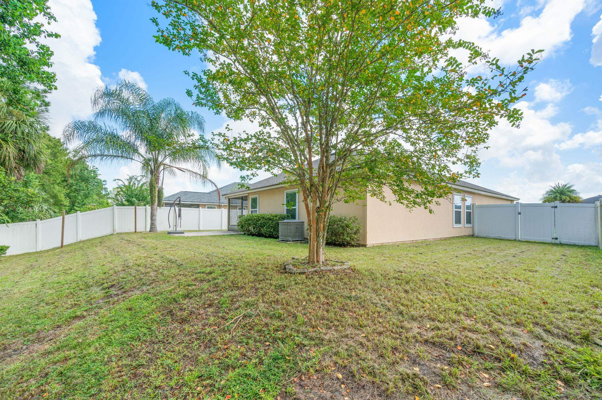 509 Deer Crossing Road St. Augustine, FL 32086 - Photo 38 of 54 a house with a tree in front of it