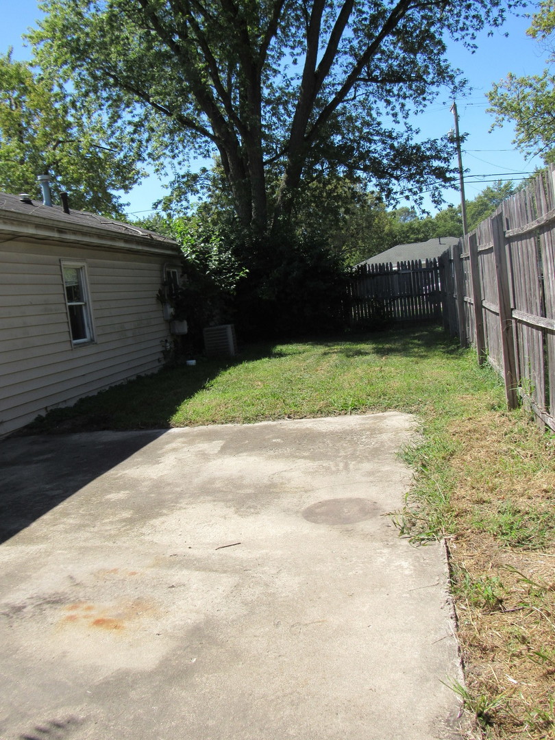 303 North Division Street Braidwood, IL 60408 - Photo 20 of 20 a front view of a house with a yard