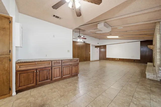 a view of a livingroom with furniture