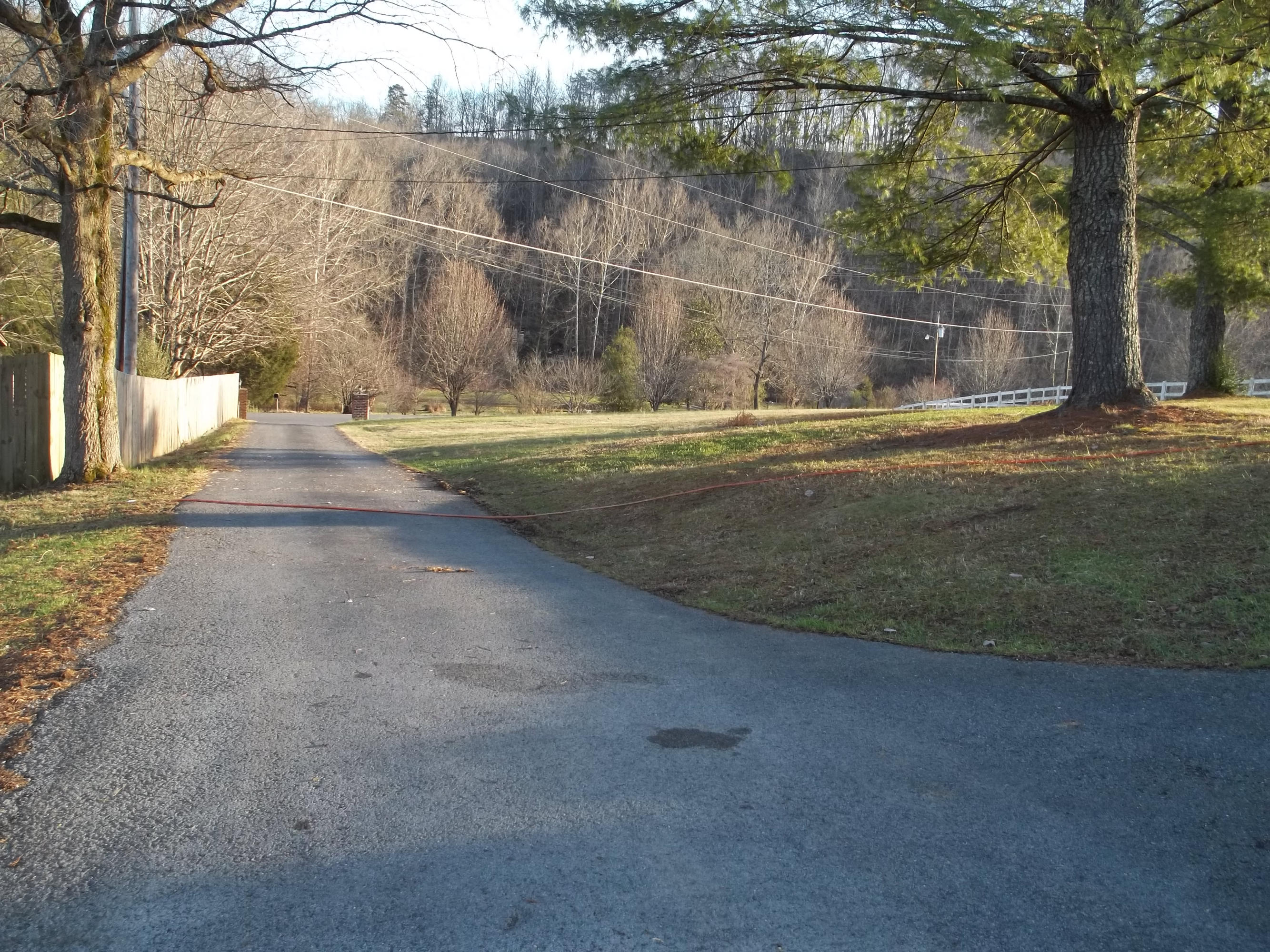 2766 Hinds Creek Road Heiskell, TN 37754 - Photo 3 of 24 100_5123