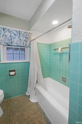 $284,900 | 1200 South Burkhardt Road, Evansville, IN 47715