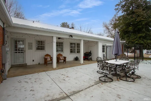 $284,900 | 1200 South Burkhardt Road, Evansville, IN 47715