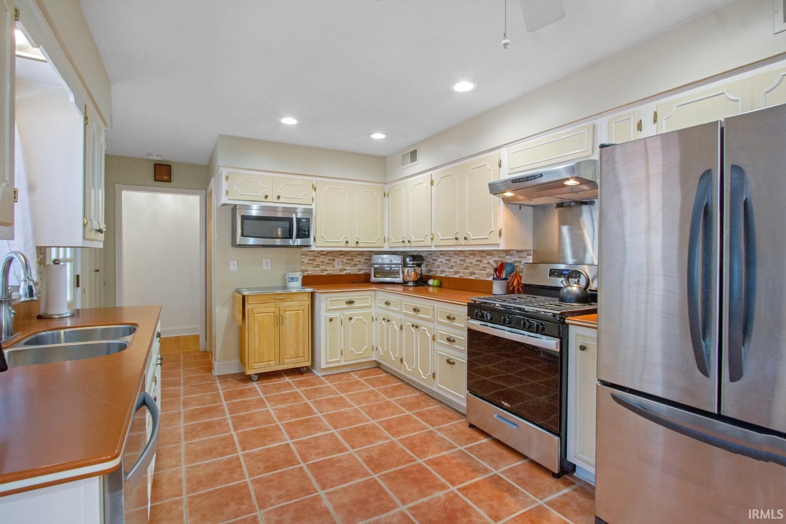 1200 South Burkhardt Road Evansville, IN 47715 - Photo 10 of 36