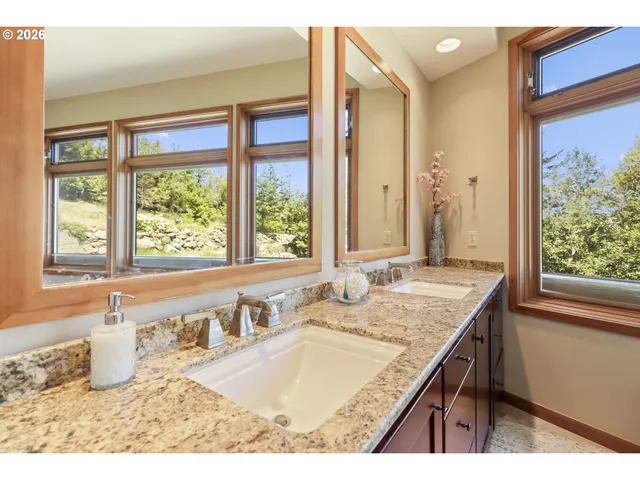 $1,875,000 | 95500 Spirit Ridge Drive, Gold Beach, OR 97444