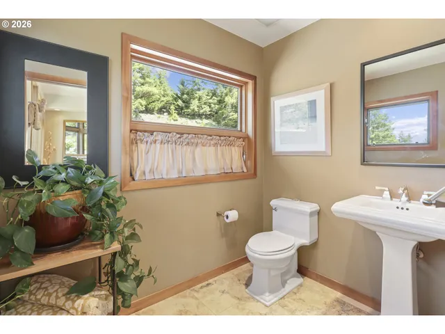 $1,875,000 | 95500 Spirit Ridge Drive, Gold Beach, OR 97444