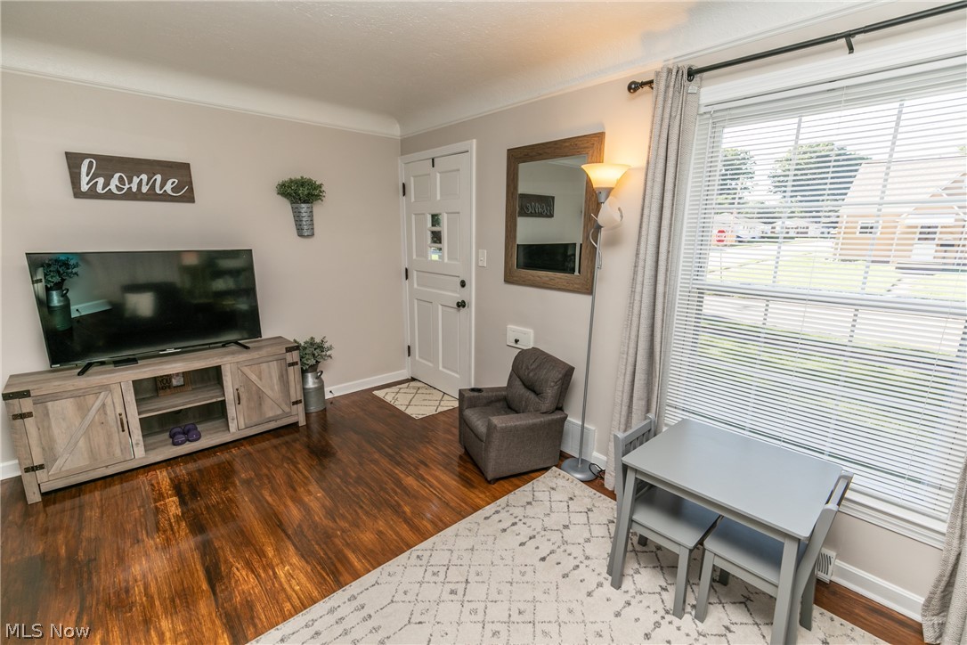 2902 Hearthstone Road Cleveland, OH 44134 - Photo 2 of 35 Gallery Image 2