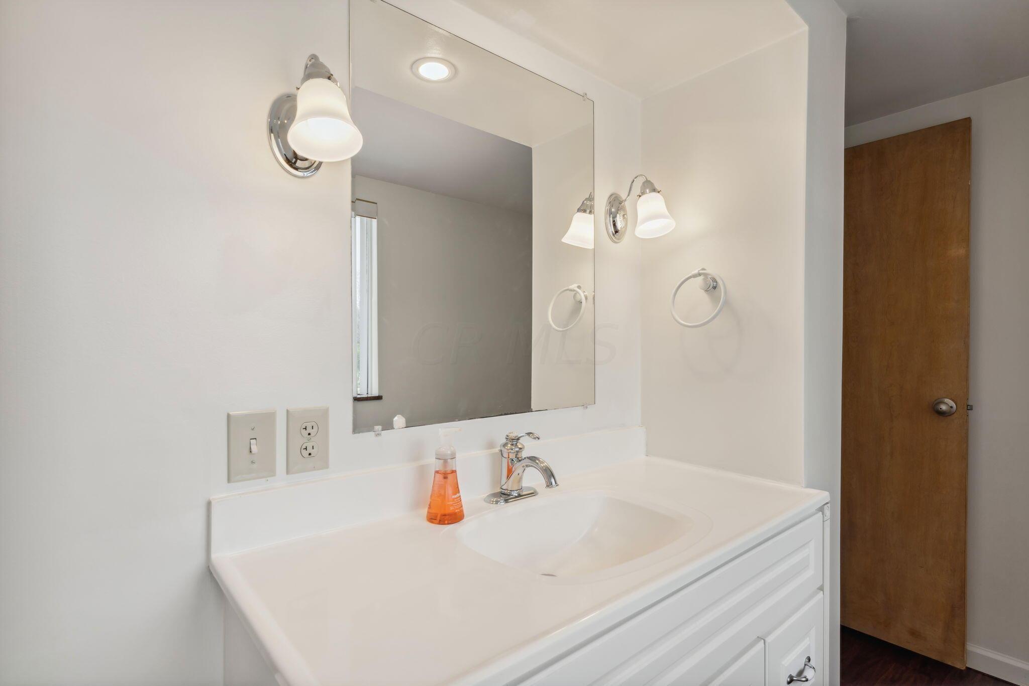 4540 Summit Ridge Road Columbus, OH 43220 - Photo 38 of 65 Half Bathroom