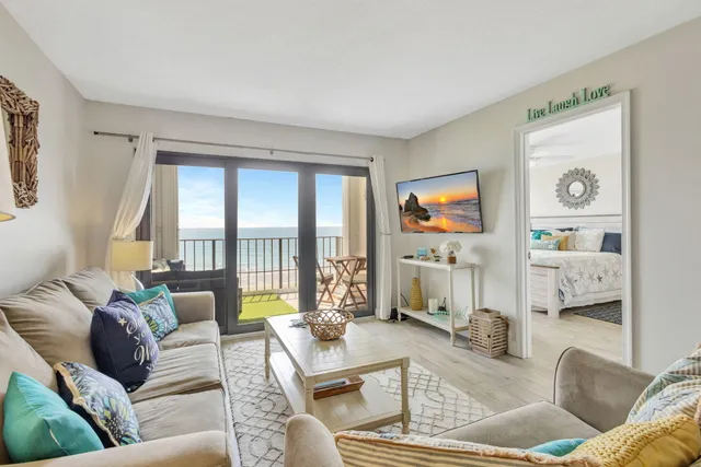 $2,700 | 9400 South Ocean Drive, Unit 405, Jensen Beach, FL 34957